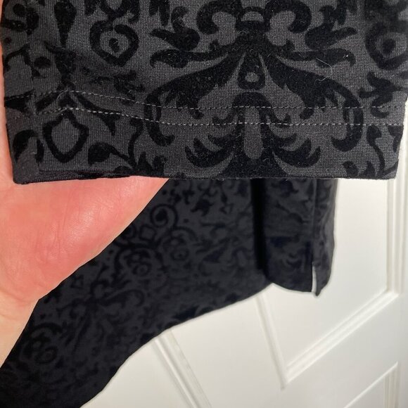 🍂🍁 Talbots Black Damask Flocked Velvet Top Size M - Picture 4 of 6